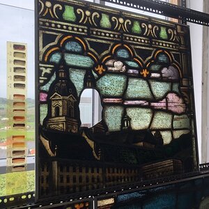 Das Pfingstfenster im Linzer Mariendom